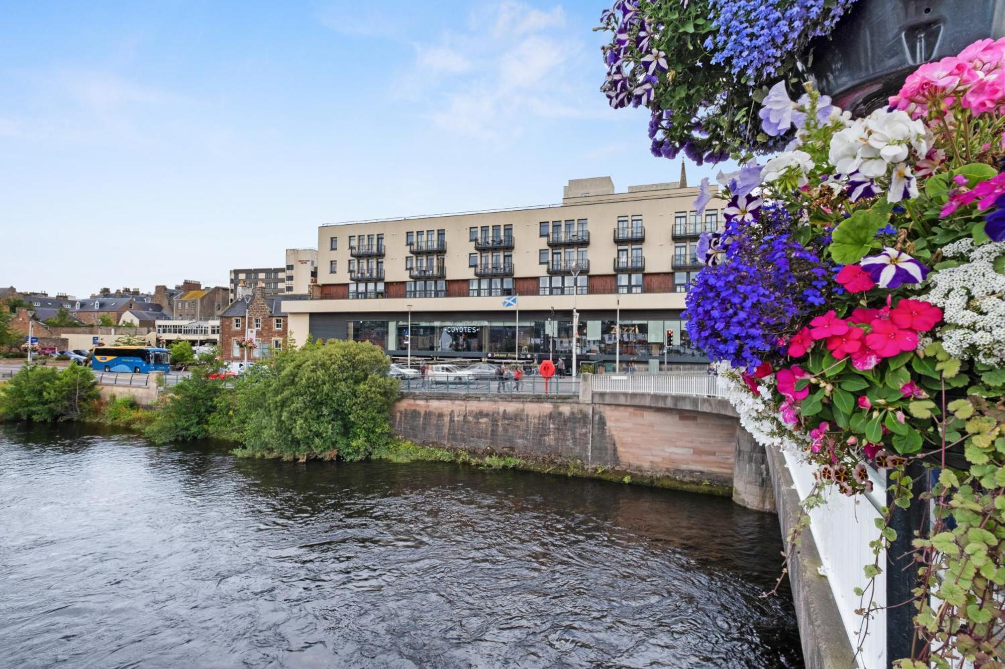 By The Bridge By Toppo Inverness Luaran gambar